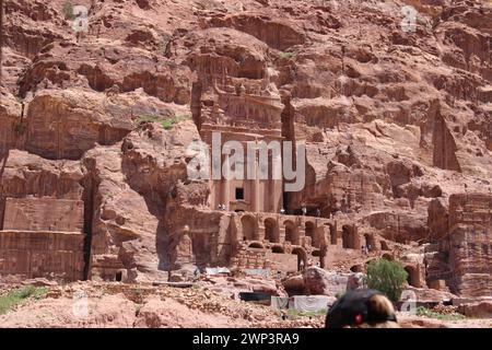 Der Königspalast von Petra, auch bekannt als Qasr al-Bint, ist eine bedeutende archäologische Stätte in Petra, Jordanien. Er diente als Haupttempel des Stockfoto