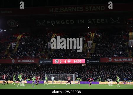 SHEFFIELD, ENGLAND – 4. MÄRZ: Ein allgemeiner Überblick über das Geschehen mit Punktlinie 0-6 auf dem LED-Bildschirm während des Premier League-Spiels zwischen Sheffield United und Arsenal FC in der Bramall Lane am 4. März 2024 in Sheffield, England. (Foto von MB Medien/MB Medien) Stockfoto