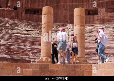 Der Königspalast von Petra, auch bekannt als Qasr al-Bint, ist eine bedeutende archäologische Stätte in Petra, Jordanien. Er diente als Haupttempel des Stockfoto