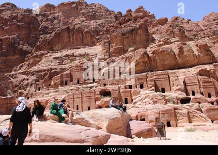 Der Königspalast von Petra, auch bekannt als Qasr al-Bint, ist eine bedeutende archäologische Stätte in Petra, Jordanien. Er diente als Haupttempel des Stockfoto