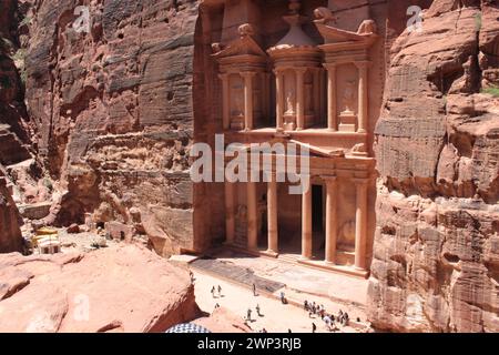 Der Königspalast von Petra, auch bekannt als Qasr al-Bint, ist eine bedeutende archäologische Stätte in Petra, Jordanien. Er diente als Haupttempel des Stockfoto