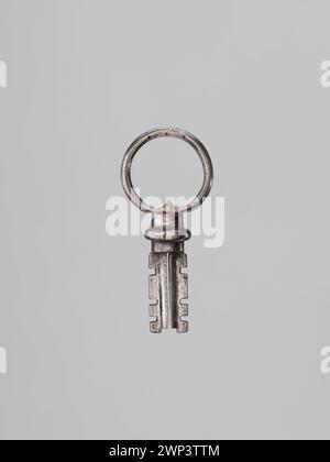 Metallschlüssel aus dem 19. Jahrhundert, typischerweise zum Verschließen von Türen oder Möbeln verwendet, mit einfacher mechanischer Konstruktion, die in dieser Zeit üblich war. Stockfoto