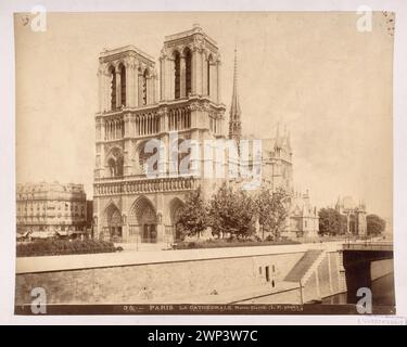 Paris. La Cathédrale Notre-Dame'; Pamard, Louis (1840-1893); um 1880-OK. 1890 (1880-00-00-1893-00-00); das Nationalmuseum in Warschau wurde vom Muza-System in Warschau heruntergeladen; fotografischer Druck; Produkte von W Dzkien / Papier / Fotopapier, Produkte von Wzkien / Papier / Karton; fotografischer Druck: Höhe 22,4 cm, Breite 28,2 cm, Unterstück: Höhe 26,4 cm, Breite 35,9 cm; di 82221/1 MNW; alle Rechte vorbehalten. Frankreich, Notre Dame, Paris, Warschauer Kunstverein, Sammlung, Architektur, französische Architektur, fremde Architektur, Kathedrale, Kirche Stockfoto