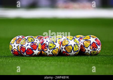 München, Deutschland. März 2024. Fußball: Champions League, FC Bayern München - Lazio Roma, K.-o.-Runde, Achtelfinale, Zweitspiele, Allianz Arena. Ansicht der Spielbälle. Quelle: Tom Weller/dpa/Alamy Live News Stockfoto