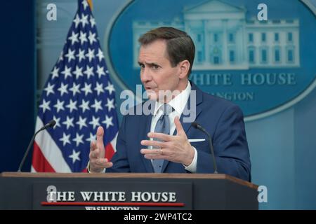 Washington, USA. März 2024. John Kirby, Kommunikationsberater von NSC, hielt heute am 05. März 2024 im Brady Room/Weißen Haus in Washington DC, USA, ein tägliches Pressegespräch ab. (Foto: Lenin Nolly/SIPA USA) Credit: SIPA USA/Alamy Live News Stockfoto