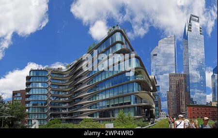 Wohngebäude 520 West 28th Street von der Architektin Zaha Hadid, am High Line Park, Hudson Yards Wolkenkratzer, Chelsea Viertel, West Stockfoto