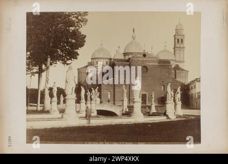 Prato della Valle E Chiesa di S. Giustin-Padua. Plac Prato della Valle mit den Poks of Square Citizens of the City and Basilica di Santa Giustina]; Unbekannt; um 1880 (1875-00-00-1885-00 -00); wurde aus der Muse des Nationalmuseums in Warschau heruntergeladen; fotografischer/fotografischer Druck/Druck vom Glasnegativ/Druck vom Glasnegativ; Fotodruck: Höhe 26,7 cm, Breite 35,4 cm, Pod Adka: Höhe 31,7 cm, Breite 46,8 cm; di 40773 MNW; alle Rechte vorbehalten.Mrozowski, Józef (1864-1924) - Sammlung, Pada (Italien), Basilika, Geschenk (Provenienz), Statuen, phot Stockfoto