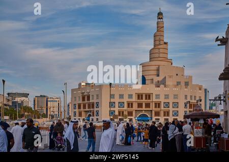 Al-Fanar Qatar Islamisches Kulturzentrum (Abdullah bin Zaid Al Mahmoud Islamisches Kulturzentrum) in Doha, Katar Tageslichtblick vom Souq Waqif Stockfoto