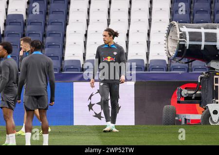 Madrid, Spanien. März 2024. MADRID, SPANIEN - 2024.03.05: Yussuf Poulsen vom RB Leipzig wärmt sich während des Trainings am Vorabend des Achtelfinales der UEFA Champions League auf, dem zweiten Auslegespiel zwischen Real Madrid CF und RB Leipzig im Santiago Bernabeu Stadion in Madrid, Spanien am 5. März 2024. Quelle: SOPA Images Limited/Alamy Live News Stockfoto