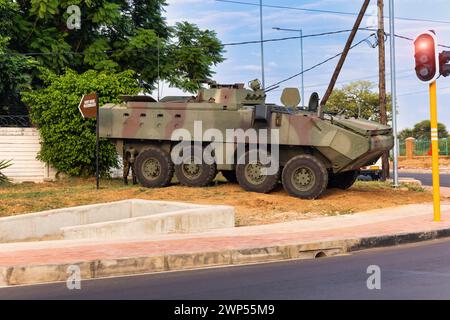 Militärfahrzeug, Putsch in einem afrikanischen Land, 8 x 8 Light Armored Tactical Vehicle, ist ein amphibisches Aufklärungsfahrzeug mit acht Rädern Stockfoto