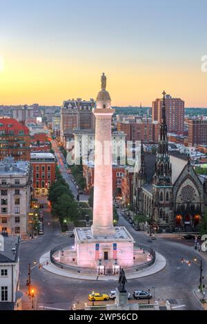 Baltimore, Maryland, USA, Stadtbild am Mt. Vernon und das Washington Monument aus dem Jahr 1829. Stockfoto