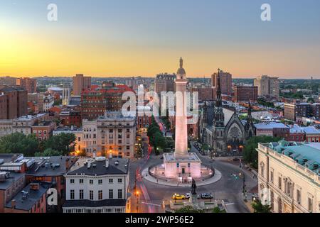 Baltimore, Maryland, USA, Stadtbild am Mt. Vernon und das Washington Monument aus dem Jahr 1829. Stockfoto