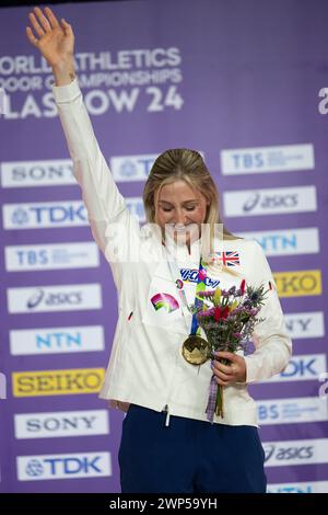 Molly Caudery of Great Britain Goldmedaillenzeremonie im Pole Vault Finale bei den Leichtathletik-Hallenweltmeisterschaften in der Emirates Arena. Stockfoto