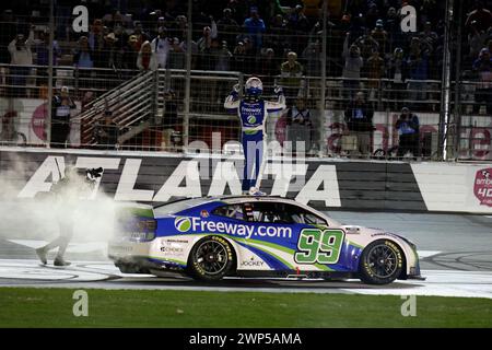 Hampton, GA, USA. Februar 2024. 25. Februar 2024: Daniel Suarez gewinnt den Ambetter Health 400 in Hampton, GA, USA. (Credit Image: © Stephen A Arce Action Sports Pho/ASP) NUR REDAKTIONELLE VERWENDUNG! Nicht für kommerzielle ZWECKE! Stockfoto