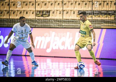 5. März 2024, Jaragua do Sul, Santa Catarina, Brasilien: SANTA CATARINA (SC), 05.03.2024- MEISTERSCHAFT/FUTSAL/SUPERCUP-Lanze des Spiels zwischen Praia Clube und Apodi Futsal für den Männer Futsal Super Cup 2024, gespielt am Dienstag, 5. März, in der Arena Jaragua do Sul, Santa Catarina. (Kreditbild: © Richard Ferrari/TheNEWS2 via ZUMA Press Wire) NUR REDAKTIONELLE VERWENDUNG! Nicht für kommerzielle ZWECKE! Stockfoto