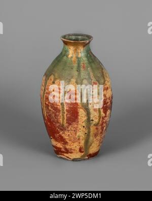 Vase; de Vallombreuse Henri (1856-1919); um 1900 (1890-00-00-1900-00);Grohmann, Henryk (1862-1939)-Sammlung, de Vallombreuse Henri (1856-1919), Sezession (Stil) Stockfoto