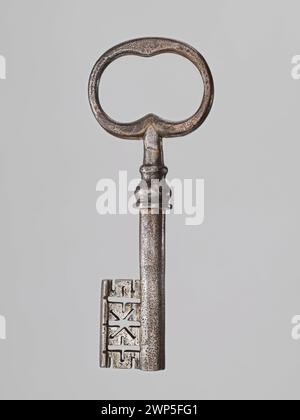 Ein europäischer Schlüssel aus dem 18. Jahrhundert für Schlösser, der die für diese Zeit typische Handwerkskunst und Design widerspiegelt. Stockfoto