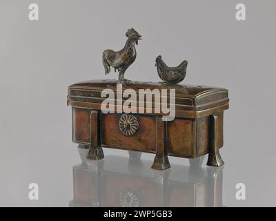 Schatulle aus dem späten 19. Bis frühen 20. Jahrhundert mit dekorativen Handwerkskunst und Materialien, die für diese Zeit typisch sind. Stockfoto