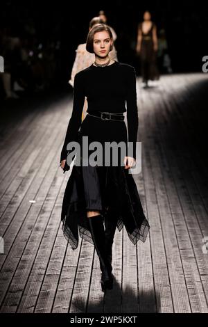Paris, Frankreich. März 2024. CHANEL Herbst/Winter 2024 Runway während der Pariser Fashion Week am 2024. Februar - Paris, Frankreich 05/03/2024 Credit: dpa/Alamy Live News Stockfoto