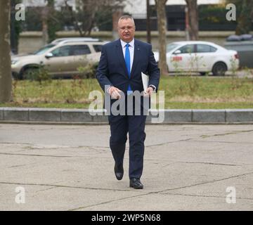 Bukarest, Rumänien - 5. März 2024: Nicolae Ciuca, Chef des rumänischen Senats und Präsident der Nationalen Liberalen Partei (PNL), trifft am PNL-Hauptquartier in Bukarest ein. Die Europäische Volkspartei (EVP) bringt 2000 Teilnehmer aus 44 Ländern zusammen, um am 6. Und 7. März 2024 ihren Kongress 2024 in Bukarest abzuhalten, dessen Programm sich auf die Vorbereitungen für die Wahlen zum Europäischen Parlament im Juni konzentriert und den Spitzenkandidaten der Partei wählt. Quelle: Lucian Alecu/Alamy Live Stockfoto