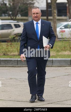 Bukarest, Rumänien - 5. März 2024: Nicolae Ciuca, Chef des rumänischen Senats und Präsident der Nationalen Liberalen Partei (PNL), trifft am PNL-Hauptquartier in Bukarest ein. Die Europäische Volkspartei (EVP) bringt 2000 Teilnehmer aus 44 Ländern zusammen, um am 6. Und 7. März 2024 ihren Kongress 2024 in Bukarest abzuhalten, dessen Programm sich auf die Vorbereitungen für die Wahlen zum Europäischen Parlament im Juni konzentriert und den Spitzenkandidaten der Partei wählt. Quelle: Lucian Alecu/Alamy Live Stockfoto