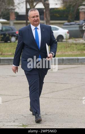 Bukarest, Rumänien - 5. März 2024: Nicolae Ciuca, Chef des rumänischen Senats und Präsident der Nationalen Liberalen Partei (PNL), trifft am PNL-Hauptquartier in Bukarest ein. Die Europäische Volkspartei (EVP) bringt 2000 Teilnehmer aus 44 Ländern zusammen, um am 6. Und 7. März 2024 ihren Kongress 2024 in Bukarest abzuhalten, dessen Programm sich auf die Vorbereitungen für die Wahlen zum Europäischen Parlament im Juni konzentriert und den Spitzenkandidaten der Partei wählt. Quelle: Lucian Alecu/Alamy Live Stockfoto