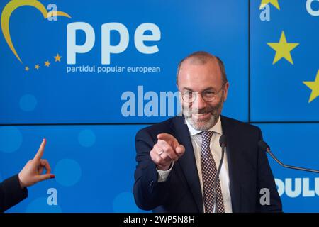 Bukarest, Rumänien - 5. März 2024: Manfred Weber, Präsident der Europäischen Volkspartei, spricht während der gemeinsamen Erklärungen mit Nicolae Ciuca (nicht im Bild), dem Chef des rumänischen Senats und Präsidenten der Nationalen Liberalen Partei, im liberalen Hauptquartier in Bukarest. Die Europäische Volkspartei (EVP) bringt 2000 Teilnehmer aus 44 Ländern zusammen, um am 6. Und 7. März 2024 ihren Kongress 2024 in Bukarest abzuhalten, dessen Programm sich auf die Vorbereitungen für die Wahlen zum Europäischen Parlament im Juni konzentriert und den Spitzenkandidaten der Partei wählt. Quelle: Lucian Alecu/Alamy Live Stockfoto