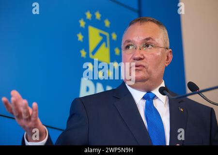 Bukarest, Rumänien - 5. März 2024: Nicolae Ciuca, Chef des rumänischen Senats und Präsident der Nationalen Liberalen Partei, spricht während der gemeinsamen Erklärungen mit Manfred Weber, Präsident der Europäischen Volkspartei, im liberalen Hauptquartier in Bukarest. Die Europäische Volkspartei (EVP) bringt 2000 Teilnehmer aus 44 Ländern zusammen, um am 6. Und 7. März 2024 ihren Kongress 2024 in Bukarest abzuhalten, dessen Programm sich auf die Vorbereitungen für die Wahlen zum Europäischen Parlament im Juni konzentriert und den Spitzenkandidaten der Partei wählt. Quelle: Lucian Alecu/Alamy Live Stockfoto