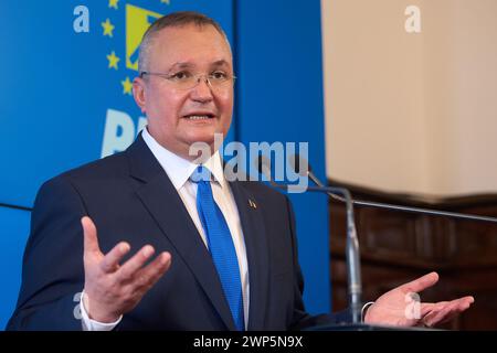 Bukarest, Rumänien - 5. März 2024: Nicolae Ciuca, Chef des rumänischen Senats und Präsident der Nationalen Liberalen Partei, spricht während der gemeinsamen Erklärungen mit Manfred Weber, Präsident der Europäischen Volkspartei, im liberalen Hauptquartier in Bukarest. Die Europäische Volkspartei (EVP) bringt 2000 Teilnehmer aus 44 Ländern zusammen, um am 6. Und 7. März 2024 ihren Kongress 2024 in Bukarest abzuhalten, dessen Programm sich auf die Vorbereitungen für die Wahlen zum Europäischen Parlament im Juni konzentriert und den Spitzenkandidaten der Partei wählt. Quelle: Lucian Alecu/Alamy Live Stockfoto