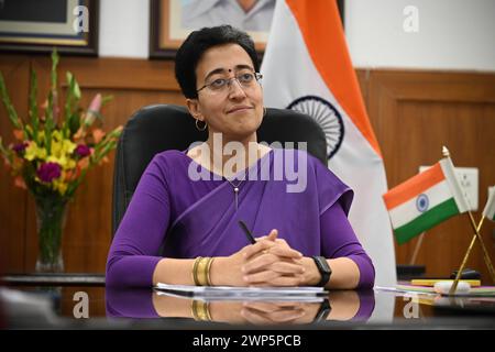 Neu-Delhi, Indien. März 2024. NEW DELHI, INDIEN - 5. MÄRZ: Atishi Marlena, Finanzminister von Delhi, während eines Interviews in Vidhan Sabha am 5. März 2024 in Neu-Delhi, Indien. (Foto: Sanchit Khanna/Hindustan Times/SIPA USA) Credit: SIPA USA/Alamy Live News Stockfoto