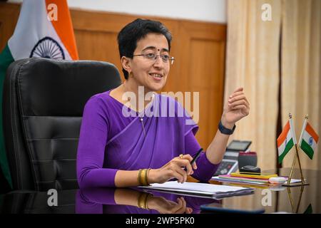 Neu-Delhi, Indien. März 2024. NEW DELHI, INDIEN - 5. MÄRZ: Atishi Marlena, Finanzminister von Delhi, während eines Interviews in Vidhan Sabha am 5. März 2024 in Neu-Delhi, Indien. (Foto: Sanchit Khanna/Hindustan Times/SIPA USA) Credit: SIPA USA/Alamy Live News Stockfoto