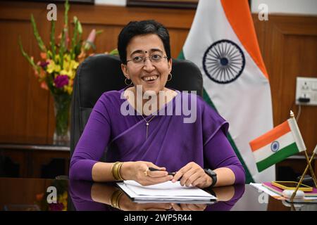 Neu-Delhi, Indien. März 2024. NEW DELHI, INDIEN - 5. MÄRZ: Atishi Marlena, Finanzminister von Delhi, während eines Interviews in Vidhan Sabha am 5. März 2024 in Neu-Delhi, Indien. (Foto: Sanchit Khanna/Hindustan Times/SIPA USA) Credit: SIPA USA/Alamy Live News Stockfoto