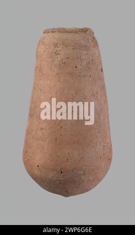 Diese Keramikschale aus der Zeit der Neuen PA ist ein flaches Gefäß, das für das Servieren oder Aufbewahren von Lebensmitteln verwendet wird, was für die materielle Kultur der Epoche charakteristisch ist. Stockfoto