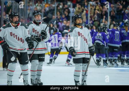 St. Paul, Minnesota, USA. März 2024. Montreal verlor nach einem PWHL-Spiel zwischen Minnesota und Ottawa am 5. März 2024 im Xcel Energy Center. Minnesota gewann 4-3 bei einem Schießerei. (Kreditbild: © Steven Garcia/ZUMA Press Wire) NUR REDAKTIONELLE VERWENDUNG! Nicht für kommerzielle ZWECKE! Stockfoto