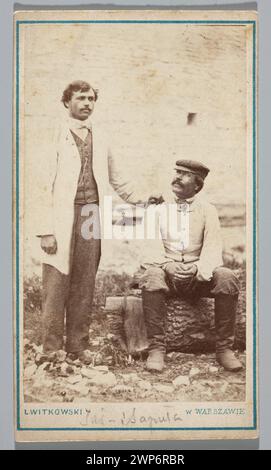 Dieses fotografische Doppelporträt aus der Zeit um 1885 zeigt zwei männliche Beamte, die in Janusz Przewłocki Sammlung männlicher Porträts enthalten sind. Stockfoto