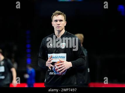 Max Riech Halle, Berlin, Deutschland. März 2024. Lasse Bredekjaer Andersson (Fuchse Berlin) kontrolliert den Ball während eines Handball EHF European League Spiels, Fuchse Berlin gegen CSM Constanta, in Max Selling Halle, Berlin. Ulrik Pedersen/CSM/Alamy Live News Stockfoto