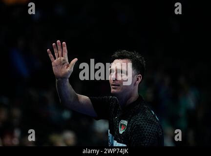 Max Riech Halle, Berlin, Deutschland. März 2024. Hans Lindberg (Fuchse Berlin) sieht bei einem Handball-Spiel der EHF European League, Fuchse Berlin gegen CSM Constanta, in Max Selling Halle, Berlin, zu. Ulrik Pedersen/CSM/Alamy Live News Stockfoto