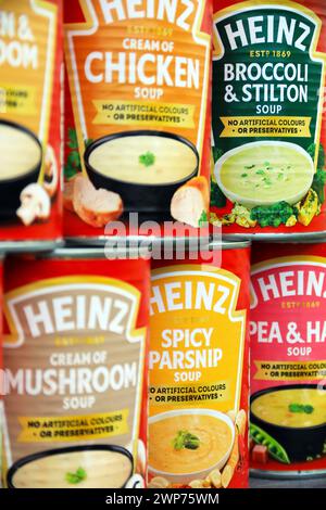 Dosen von Heinz-Suppe Stockfoto