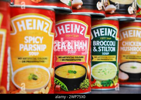 Dosen von Heinz-Suppe Stockfoto