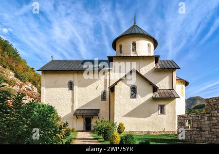 Serbisch-orthodoxes Moraca-Kloster in Montenegro. Das Kloster wurde 1252 gegründet. Stockfoto