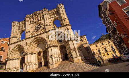 Kathedrale von Cuenca, Kathedrale Santa María und San Julián de Cuenca, Basilika unserer Lieben Frau von Gnade, Basílica de Nuestra Señora de Gracia, gotische Kathedrale Stockfoto