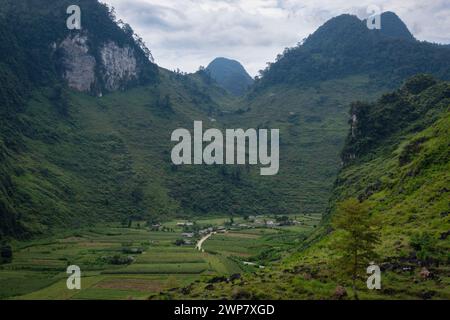 Eine Luftaufnahme der Ha Giang Motorradschleife in Nordvietnam. Stockfoto