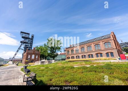 Blick auf den Turmschacht Warszawa II und das Schlesische Museum, Kattowitz, Polen Stockfoto