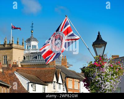 Abingdon behauptet, die älteste Stadt in England zu sein. Hier befinden wir uns auf der mittelalterlichen Brücke über die Themse und blicken nach Norden in Richtung Abingdon Museum und dem To Stockfoto