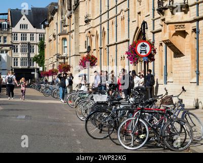 Balliol wurde 1263 gegründet und ist eines der ältesten und größten Colleges von Oxford; es liegt an der Broad Street, im historischen Herzen der Stadt und immer wieder Stockfoto