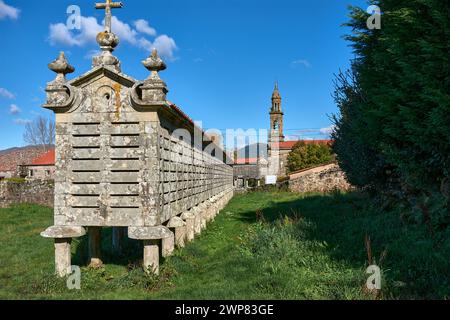 Der traditionelle Speicher, bekannt als Horreo de Carnota in Galicien, Spanien. Stockfoto