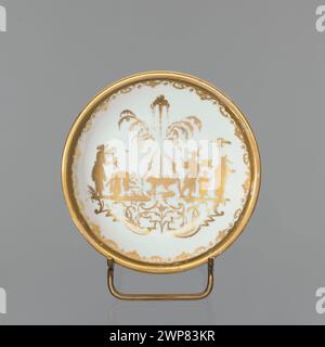 Untertasse von 1715-1725 dekoriert mit Chinoiserien, hergestellt von Königlicher Porzellanfabrik Meißen, Augsburg. Stockfoto