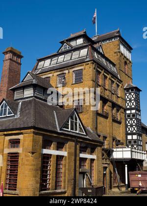 Hook Norton ist eine der wenigen noch in Familienbesitz befindlichen Brauereien in England und hat auch den Anspruch, das beste Beispiel eines viktorianischen Towe zu sein Stockfoto