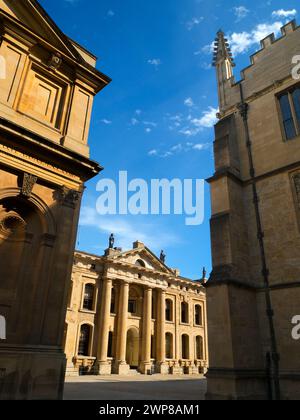 Drei berühmte klassische Gebäude im Herzen von Oxford - das Sheldonian Theatre, die Bodleian Library und das Clarendon Building - können hier besichtigt werden. T Stockfoto