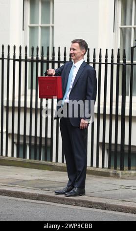 London, Großbritannien. März 2024. Der britische Finanzminister Jeremy Hunt verlässt die Downing Street 11, um dem Parlament seinen Haushalt vorzulegen. Quelle: Uwe Deffner/Alamy Live News Stockfoto